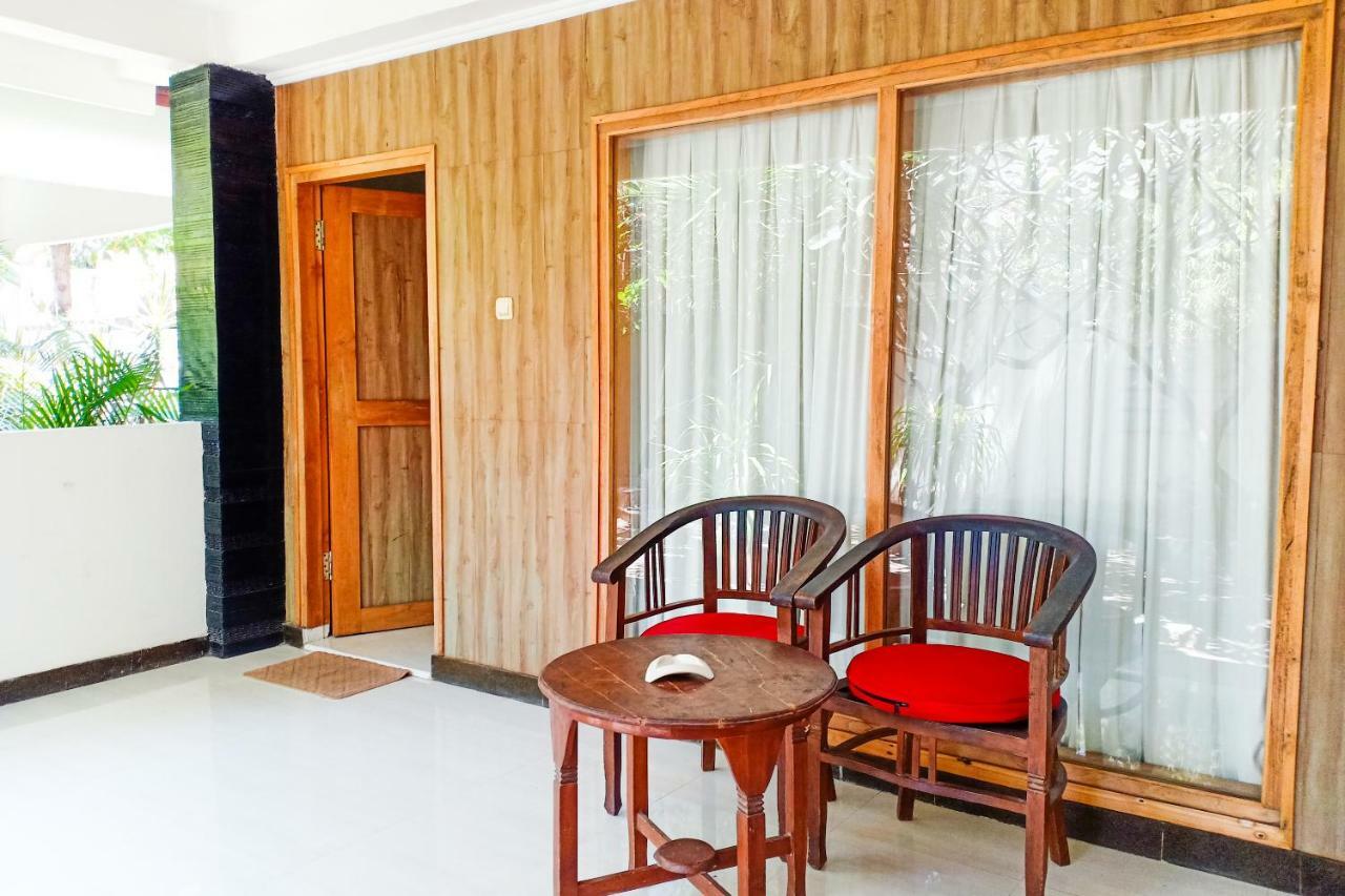 Oyo 1544 Ozzy Cottage & Bungalow Gili Trawangan Exterior photo