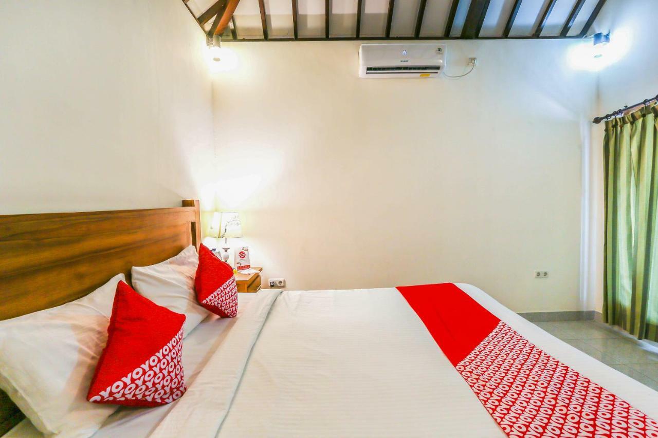 Oyo 1544 Ozzy Cottage & Bungalow Gili Trawangan Exterior photo