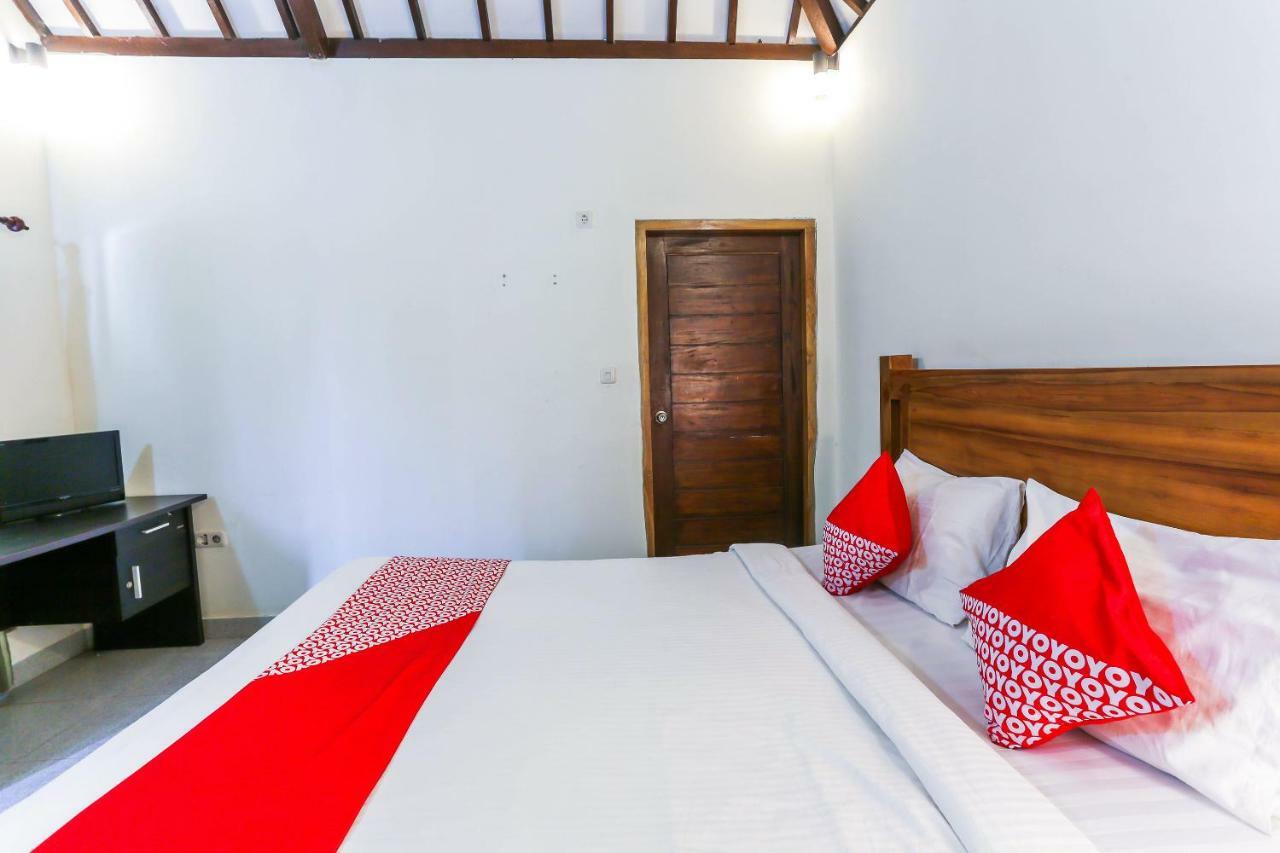 Oyo 1544 Ozzy Cottage & Bungalow Gili Trawangan Exterior photo